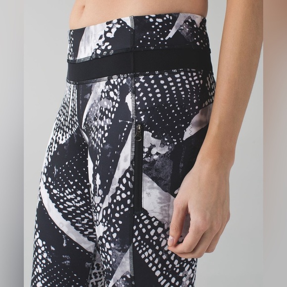 Lululemon Inspire Women’s Tight II size 4 legging Mesh Luxtreme White Black - Picture 4 of 11